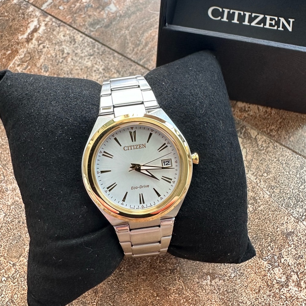 CITIZEN WOMEN’S GOLD AND SILVER GRANDFATHER WATCH
